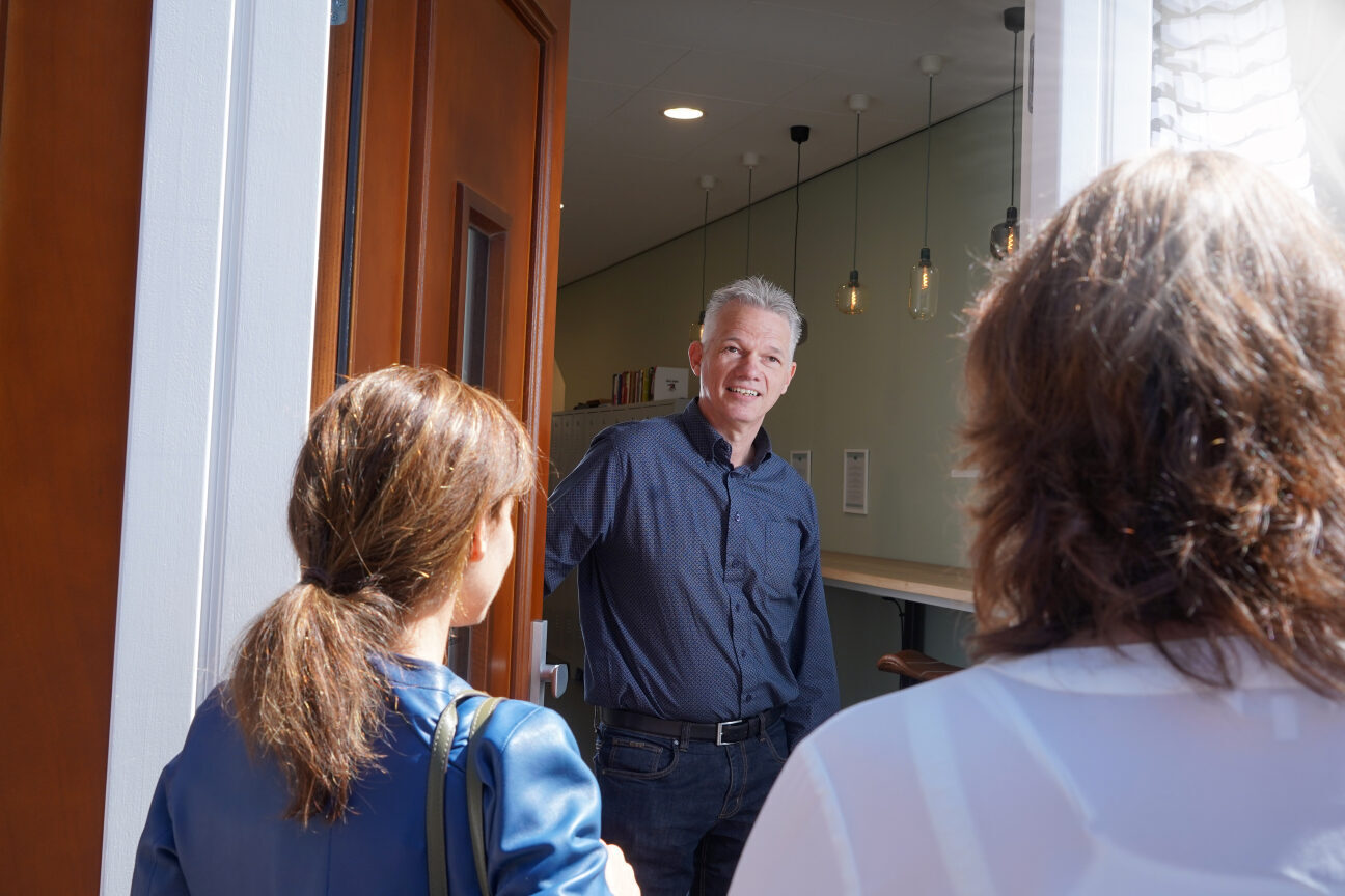 Inspiratiebeeld - Werknemers op gesprek bij mediator